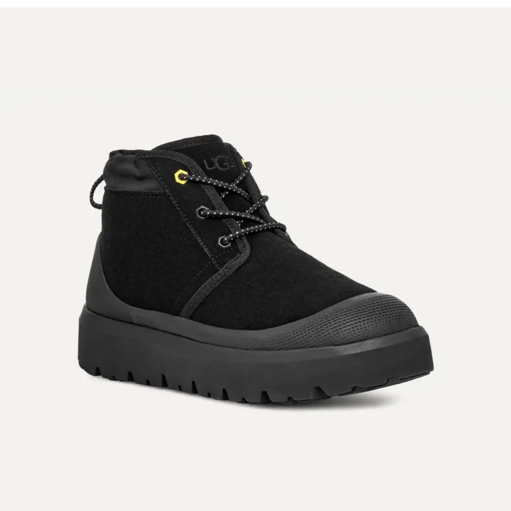 UGG Men Black winter boots Boots
43 euro